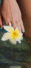Load image into Gallery viewer, flower ring