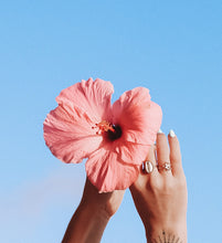 Load image into Gallery viewer, flower ring
