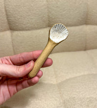 Load image into Gallery viewer, decor shell spoon - made out of water
