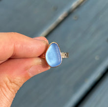 Load image into Gallery viewer, GOLD size 8 cornflower blue sea glass
