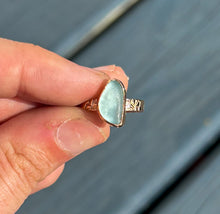 Load image into Gallery viewer, GOLD size 5.5 turquoise sea glass
