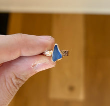 Load image into Gallery viewer, GOLD size 6 cornflower blue sea glass
